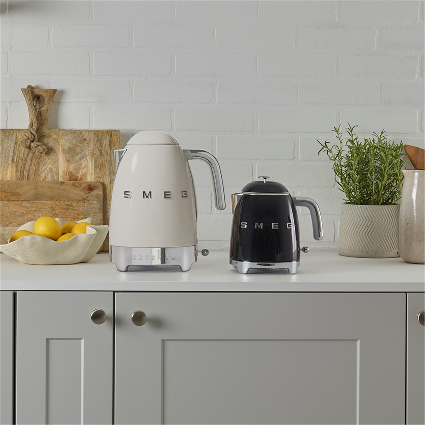 Alhudapk Com Smeg White Kettle And Toaster Smeg Klf04 Retro Style