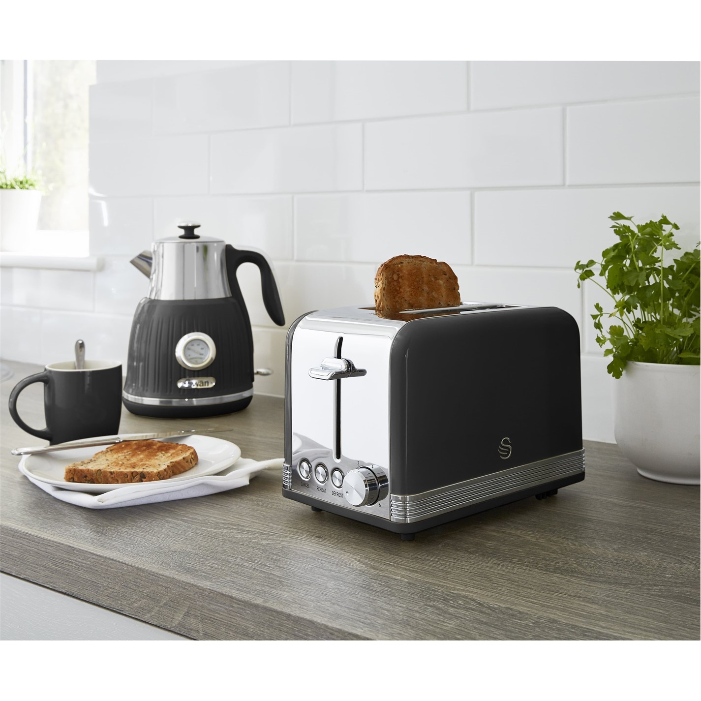 Swan 2 Slice Retro Black Toaster Black FRASERS