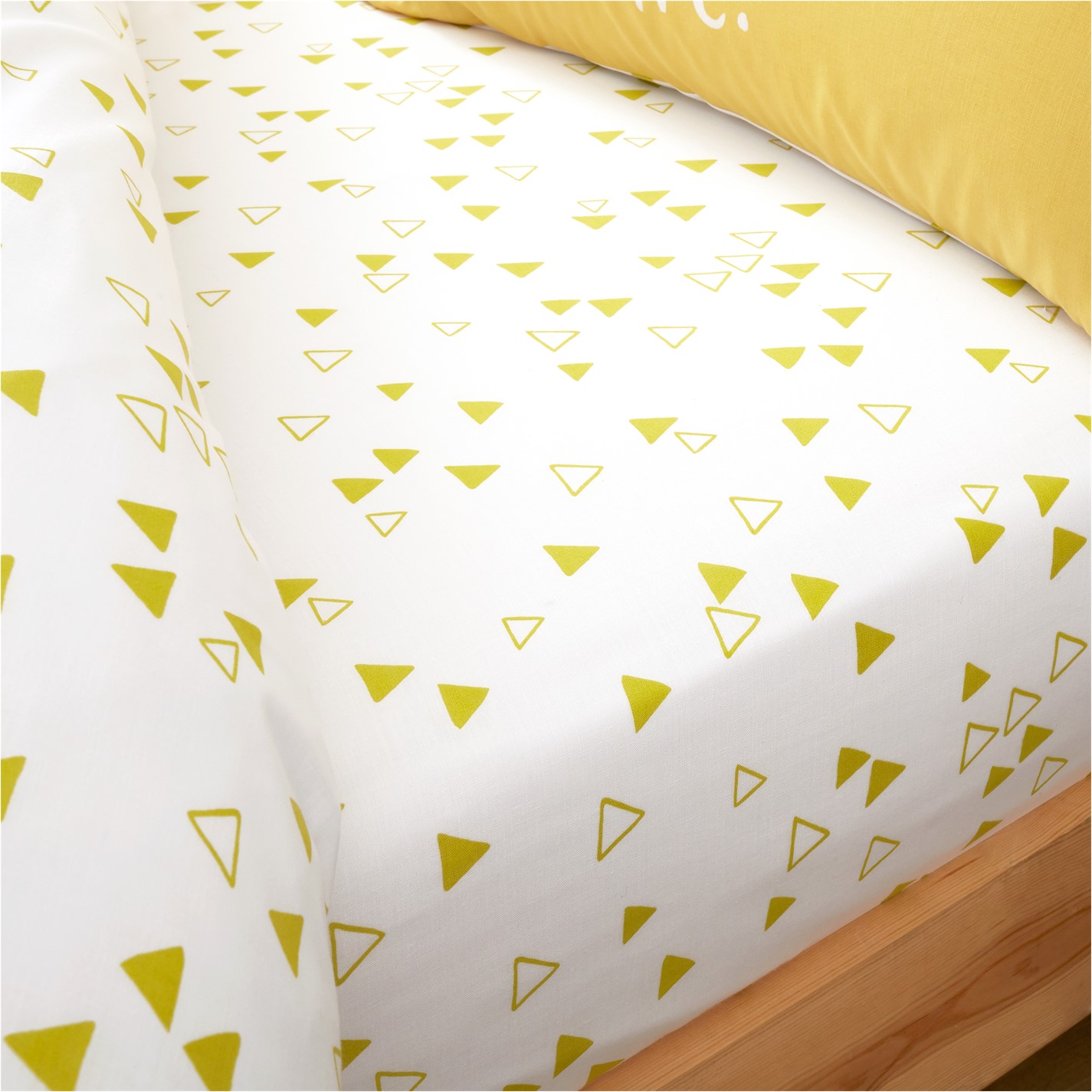 Catherine Lansfield Giraffe Shapes Fitted Sheet Yellow FRASERS