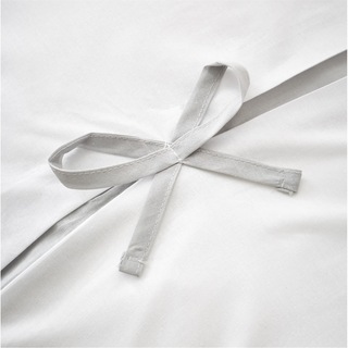 Catherine Lansfield Set Copripiumino King Milo Bow: Bianco Con Dettaglio Fiocco 3D E Pieghe. 2 Federe Incluse. Morbido E Di Qualità.