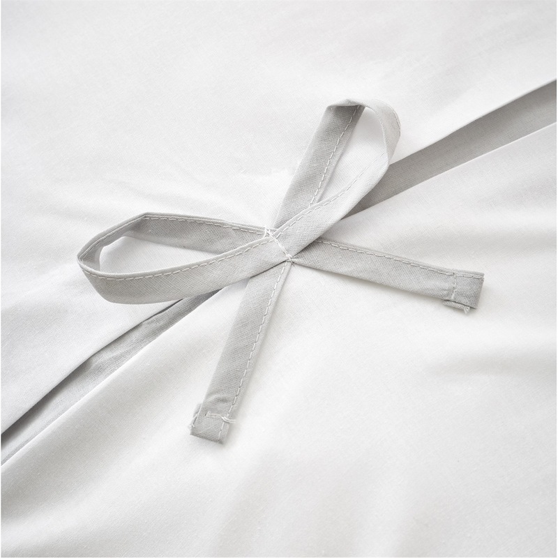 Catherine Lansfield Set Copripiumino King Milo Bow: Bianco Con Dettaglio Fiocco 3D E Pieghe. 2 Federe Incluse. Morbido E Di Qualità.