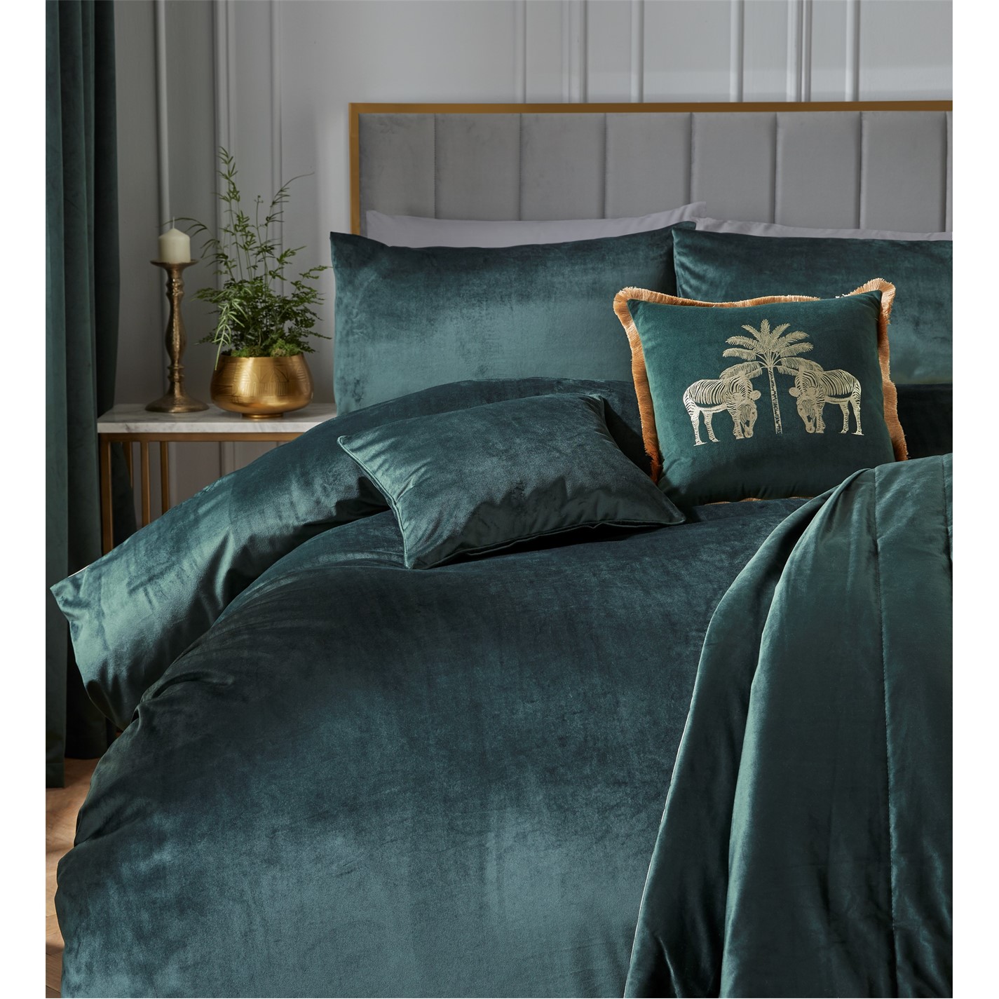 Laurence LlewelynBowen Montrose Luxury Velvet Filled Cushion