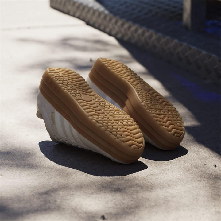 Off Wht/Gum - adidas - VL Court Bold Women's Trainers