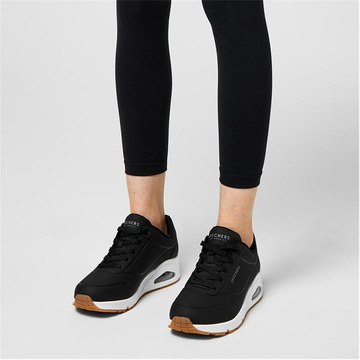 uno skechers black