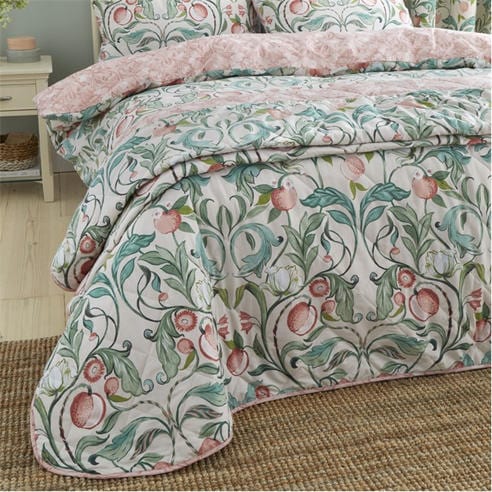 Catherine Lansfield - Floral Reversible Quilted Bedspread