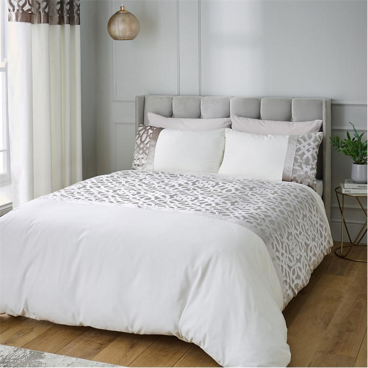 Catherine Lansfield Unisex Beige Lattice Cut Velvet Duvet Cover Set Superking