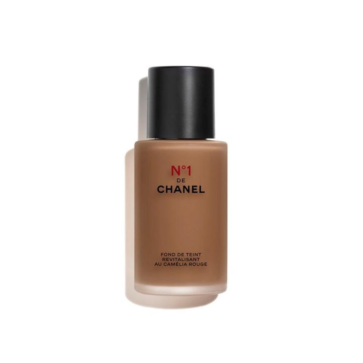 Chanel N°1 De  Revitalizing Foundation Illuminates