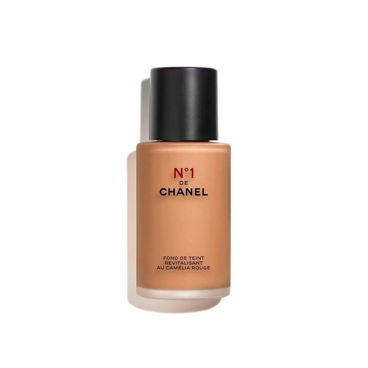 Chanel N°1 De  Revitalizing Foundation Illuminates